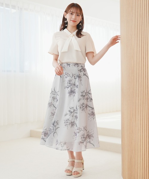 ASTORIA ODIER（アストリアオディール）の「金具パール使い配色ボウタイ半袖ブラウス（シャツ/ブラウス・レディース・ベージュ/ラベンダー/ホワイト/ライトグレー・MEDIUM/LARGE）」の21枚目の写真