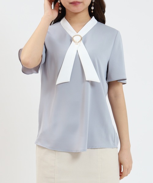 ASTORIA ODIER（アストリアオディール）の「金具パール使い配色ボウタイ半袖ブラウス（シャツ/ブラウス・レディース・ベージュ/ラベンダー/ホワイト/ライトグレー・MEDIUM/LARGE）」の6枚目の写真