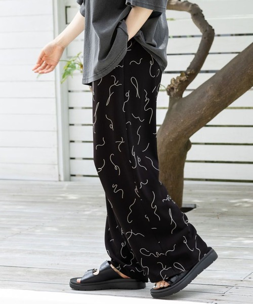 niko and...（ニコアンド）の「DRYユルプリントパンツ（その他パンツ・レディース・ブラック/ホワイト/チャコール/ダークブルー/スモーク/ライトグリーン・FREE）」の3枚目の写真