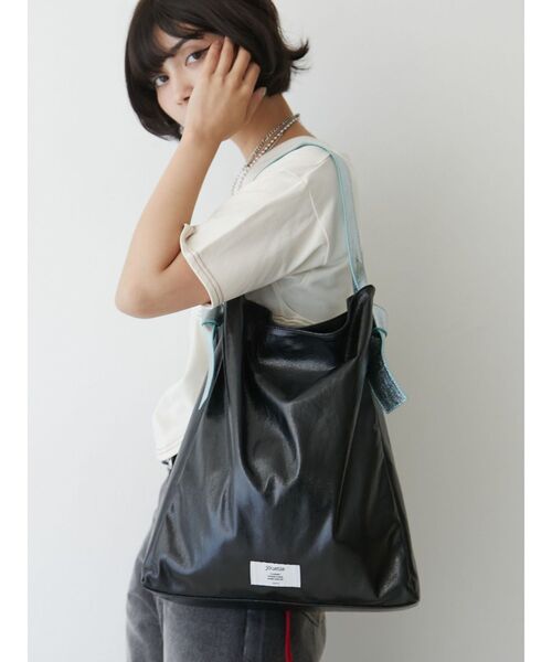 jouetie（ジュエティ）の「メタリックバイカラートートBAG（ハンドバッグ・レディース・シルバー/ブラック/グリーン・FREE）」の6枚目の写真