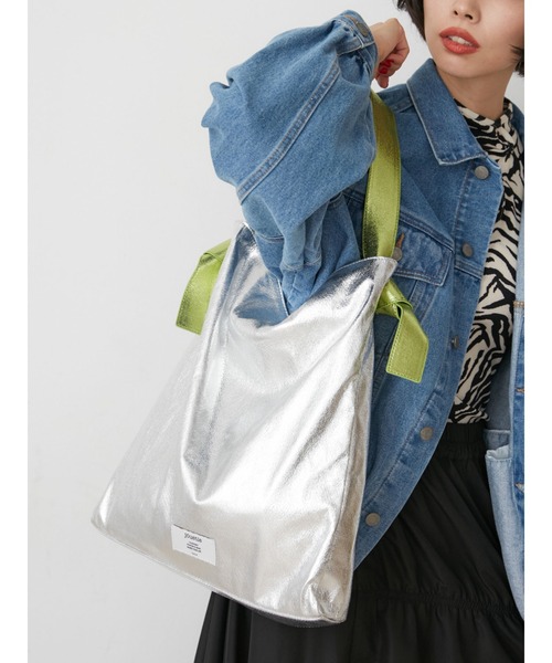 jouetie（ジュエティ）の「メタリックバイカラートートBAG（ハンドバッグ・レディース・シルバー/ブラック/グリーン・FREE）」の3枚目の写真