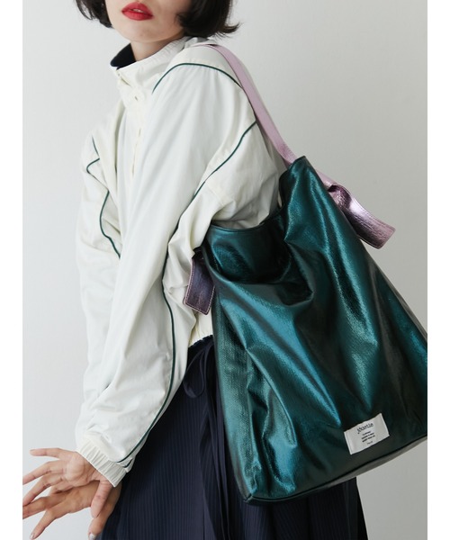 jouetie（ジュエティ）の「メタリックバイカラートートBAG（ハンドバッグ・レディース・シルバー/ブラック/グリーン・FREE）」の16枚目の写真