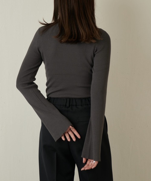 Lui's（ルイス）の「フレアスリーブタートルネックニット（ニット/セーター・レディース・チャコールグレー/ホワイト/ブラック・FREE）」の22枚目の写真