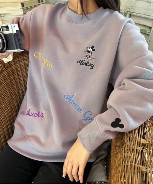 Disney(ディズニー)の「【DISNEY/ディズニー】裏起毛 総刺繍トレーナー ミッキーマウス(スウェット・レディース・ブラック/パープル/マスタード/ダークグリーン・L/M)」の10枚目の写真