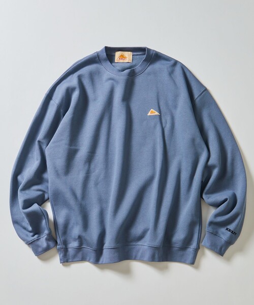 FREAK'S STORE(フリークスストア)の「限定展開 KELTY×FREAK'S STORE/ケルティ 別注 ワンポイント ヴィンテージロゴ クルーネックスウェット(スウェット・メンズ・アッシュグレー/オフホワイト/グレイッシュブルー/ネイビー/スミクロ/ブラック/ホワイト×ブラック/グレー系その他/グレイッシュベージュ・SMALL/MEDIUM/LARGE/X-LARGE)」の9枚目の写真