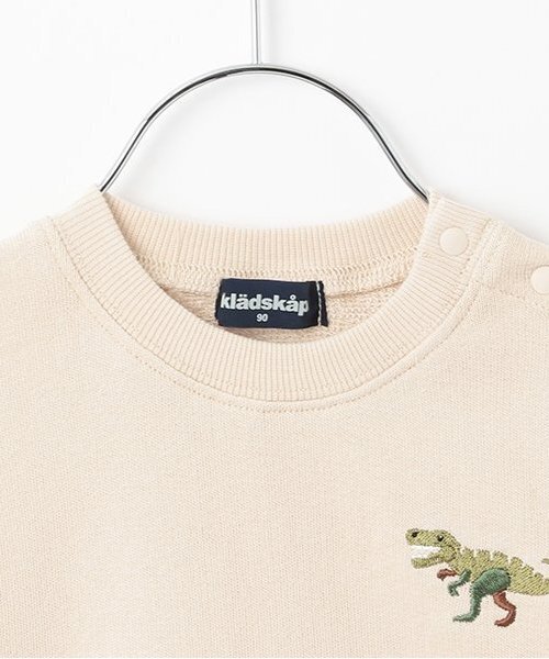 kladskap（クレードスコープ）の「【人気商品再入荷】【直営店で取り扱い無し】恐竜刺しゅうポケットトレーナー（スウェット・キッズ・ネイビー/ライトベージュ・90cm/100cm/110cm/120cm/130cm）」の6枚目の写真