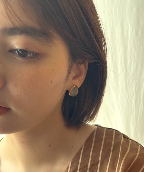 ciite'(シーテ)の「マーブルストーン ピアス (両耳用)(ピアス(両耳用)・レディース・グレー/ブラウン/アイボリー/オレンジ/ネイビー・FREE)」の3枚目の写真