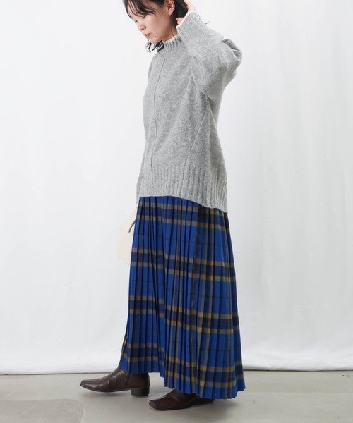 LUCA/LADY LUCK LUCA(ルカ/レディラックルカ)の「LC/LLL もちもち立体プルオーバー / バイカラーリブハイネックオーバーニット(ニット/セーター・レディース・ブラック/グレー/ベージュ・FREE)」の14枚目の写真