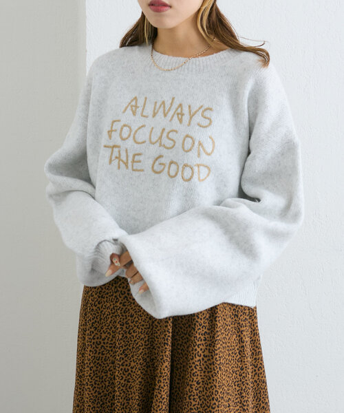 w closet(ダブルクローゼット)の「【4色展開】コード刺繍ロゴショートニット(ニット/セーター・レディース・チャコールグレー/レッド/グレー/ブルー・FREE)」の2枚目の写真