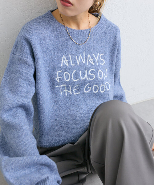 w closet(ダブルクローゼット)の「【4色展開】コード刺繍ロゴショートニット(ニット/セーター・レディース・チャコールグレー/レッド/グレー/ブルー・FREE)」の3枚目の写真