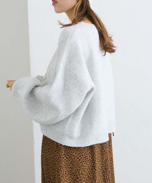 w closet(ダブルクローゼット)の「【4色展開】コード刺繍ロゴショートニット(ニット/セーター・レディース・チャコールグレー/レッド/グレー/ブルー・FREE)」の8枚目の写真