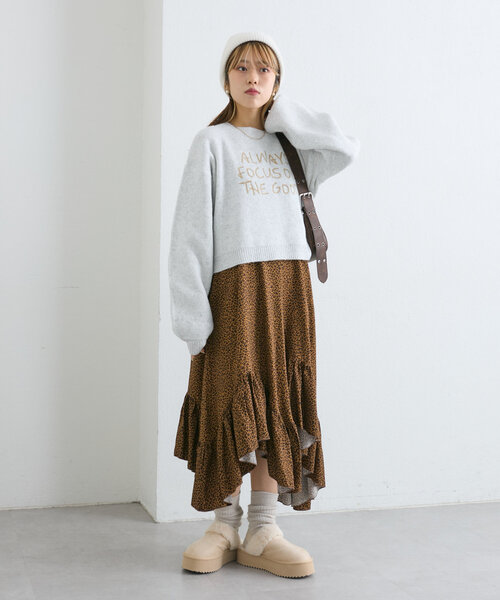 w closet(ダブルクローゼット)の「【4色展開】コード刺繍ロゴショートニット(ニット/セーター・レディース・チャコールグレー/レッド/グレー/ブルー・FREE)」の10枚目の写真