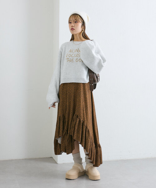 w closet(ダブルクローゼット)の「【4色展開】コード刺繍ロゴショートニット(ニット/セーター・レディース・チャコールグレー/レッド/グレー/ブルー・FREE)」の11枚目の写真