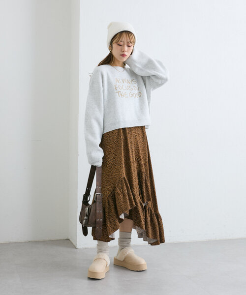 w closet(ダブルクローゼット)の「【4色展開】コード刺繍ロゴショートニット(ニット/セーター・レディース・チャコールグレー/レッド/グレー/ブルー・FREE)」の12枚目の写真