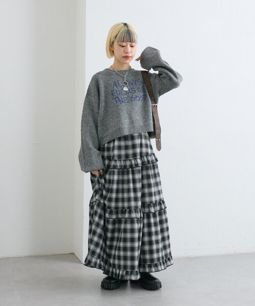 w closet(ダブルクローゼット)の「【4色展開】コード刺繍ロゴショートニット(ニット/セーター・レディース・チャコールグレー/レッド/グレー/ブルー・FREE)」の20枚目の写真