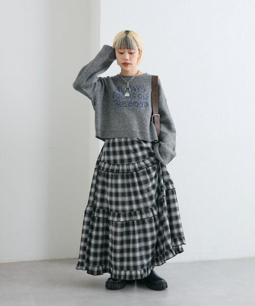 w closet(ダブルクローゼット)の「【4色展開】コード刺繍ロゴショートニット(ニット/セーター・レディース・チャコールグレー/レッド/グレー/ブルー・FREE)」の22枚目の写真