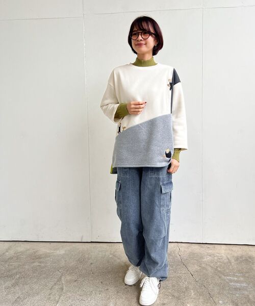 rps（アールピーエス）の「３配色切替刺繍裏起毛プルオーバー（スウェット・レディース・チャコールグレー/ホワイト系その他4/ブルー/アイボリー・フリー）」の5枚目の写真