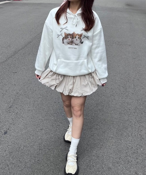 merrylatte(メリーラテ)の「ツインズキャットフォトパーカー(パーカー・レディース・ホワイト・MEDIUM/SMALL)」の1枚目の写真