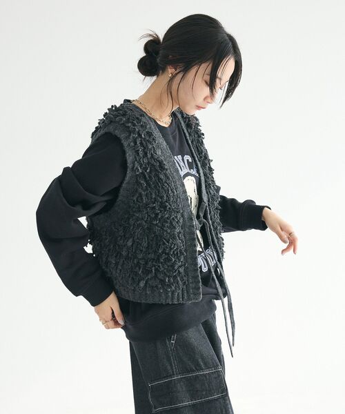 CRAFT STANDARD BOUTIQUE（クラフトスタンダードブティック）の「フリンジニットベスト（ベスト・レディース・ベージュ/チャコールグレー・FREE）」の12枚目の写真