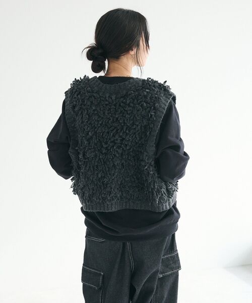 CRAFT STANDARD BOUTIQUE（クラフトスタンダードブティック）の「フリンジニットベスト（ベスト・レディース・ベージュ/チャコールグレー・FREE）」の13枚目の写真