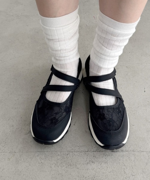 Loueme(ルエム)の「レースベルクロストラップスニーカー(スニーカー・レディース・ホワイト/ブラック・23.5cm/24.5cm)」の13枚目の写真