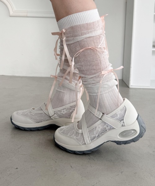 Loueme(ルエム)の「レースベルクロストラップスニーカー(スニーカー・レディース・ホワイト/ブラック・23.5cm/24.5cm)」の8枚目の写真