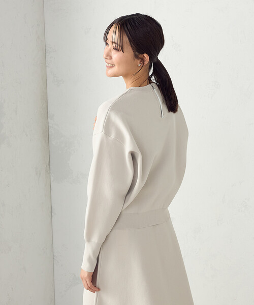 COMME CA ISM（コムサイズム）の「後ろファスナーニット / セットアップ対応（ニット/セーター・レディース・グレイッシュベージュ/チャコール・FREE）」の11枚目の写真