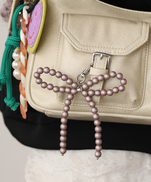 ROOPTOKYO（ループトウキョウ）の「Ribbon Charm Strap/ビーズ リボン チャーム ストラップ 夏物 夏服（キーホルダー・レディース・ブラック/シルバー/ホワイト/レッド・FREE）」の4枚目の写真
