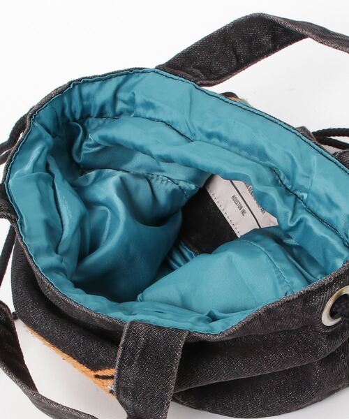 HOUSTON(ヒューストン)の「HOUTSTON / EMB DENIM EFFECT BAG(TIGER) / 6880 / 6881(ショルダーバッグ・レディース・ブラック系その他/ブラック系その他3/ブルー系その他2/ブラック/ブルー系その他3/ブルー系その他4/ブラック系その他2/ブルー系その他・ONESIZE)」の11枚目の写真