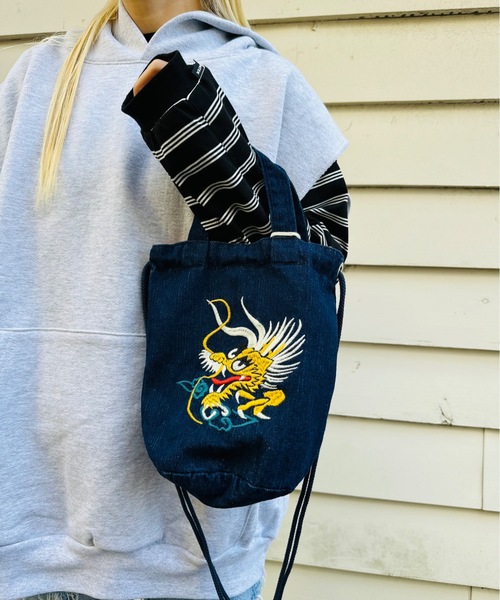 HOUSTON(ヒューストン)の「HOUTSTON / EMB DENIM EFFECT BAG(TIGER) / 6880 / 6881(ショルダーバッグ・レディース・ブラック系その他/ブラック系その他3/ブルー系その他2/ブラック/ブルー系その他3/ブルー系その他4/ブラック系その他2/ブルー系その他・ONESIZE)」の7枚目の写真