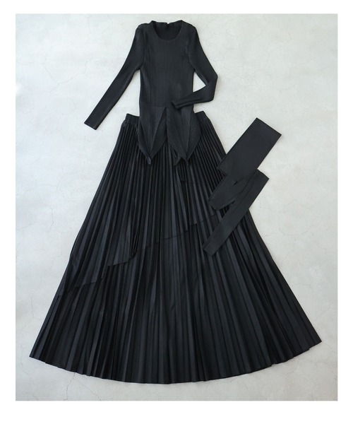 cawaii（カワイイ）の「（黒）プリーツの変形裾トップスとスカートとサッシュベルトの3点セット【set】（Tシャツ/カットソー・レディース・ブラック・FREE）」の7枚目の写真