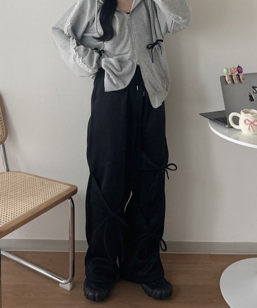 nemne store(ネンネストア)の「《Delfy》裏毛リボンスウェットパンツ(スウェットパンツ・レディース・ブラック系/杢グレー・フリー)」の2枚目の写真