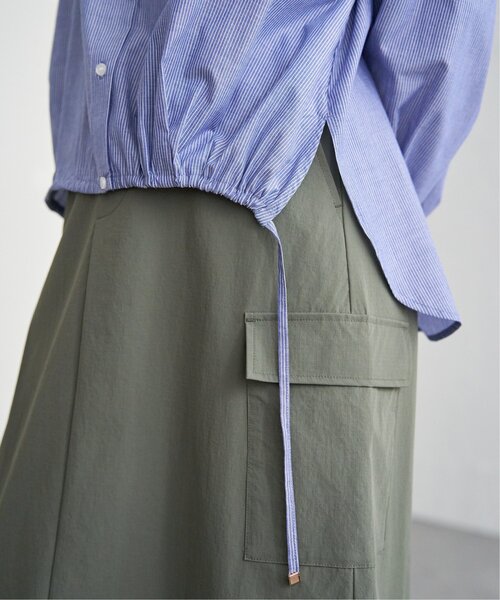 ikka(イッカ)の「ドロストロングテールシャツ(シャツ/ブラウス・レディース・ブルー/オフホワイト/モカ・L/M/S)」の17枚目の写真