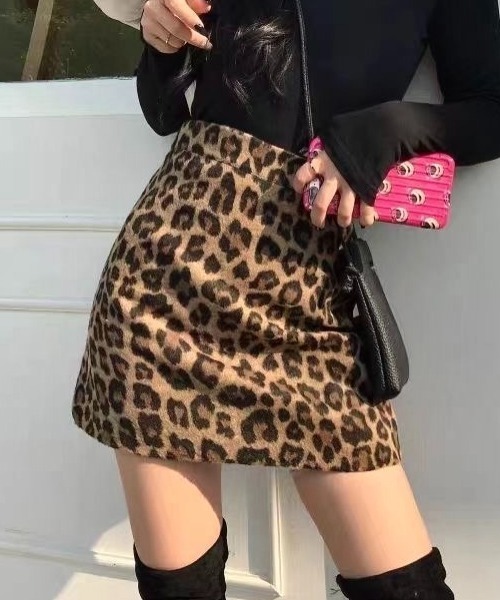 NANEA（ナネア）の「起毛ヒョウ柄ミニスカート（スカート・レディース・ブラウン/グレー・SMALL/MEDIUM/LARGE）」の2枚目の写真