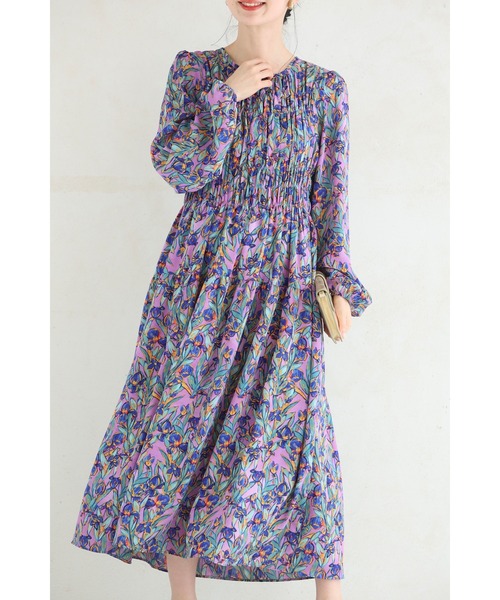 cawaii(カワイイ)の「鮮やかに描いた花のシャーリングミディアムワンピース(ワンピース・レディース・パープル・FREE)」の1枚目の写真