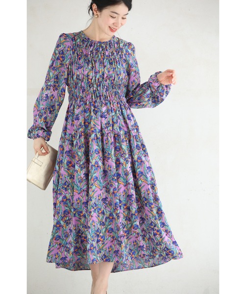 cawaii(カワイイ)の「鮮やかに描いた花のシャーリングミディアムワンピース(ワンピース・レディース・パープル・FREE)」の4枚目の写真