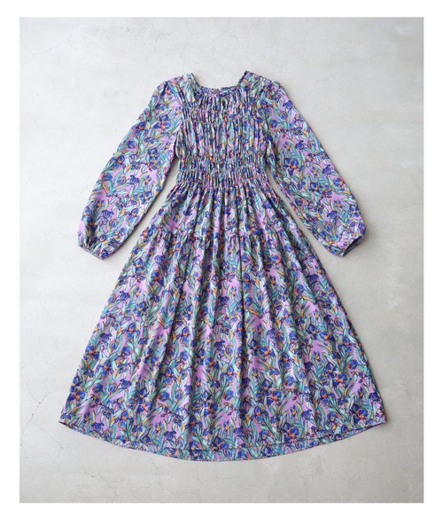 cawaii(カワイイ)の「鮮やかに描いた花のシャーリングミディアムワンピース(ワンピース・レディース・パープル・FREE)」の5枚目の写真