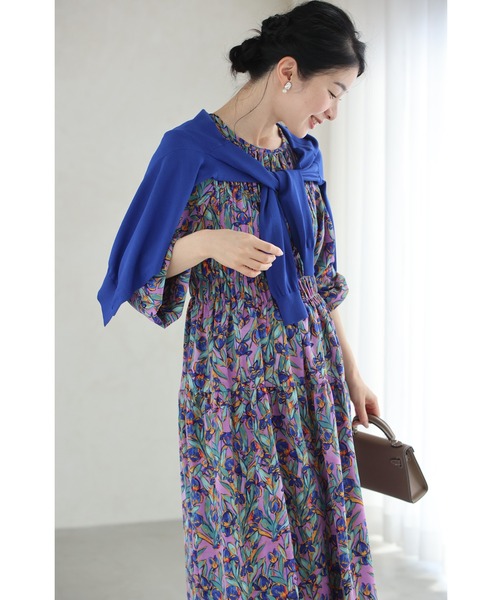 cawaii(カワイイ)の「鮮やかに描いた花のシャーリングミディアムワンピース(ワンピース・レディース・パープル・FREE)」の7枚目の写真