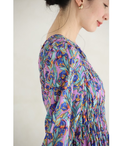 cawaii(カワイイ)の「鮮やかに描いた花のシャーリングミディアムワンピース(ワンピース・レディース・パープル・FREE)」の12枚目の写真