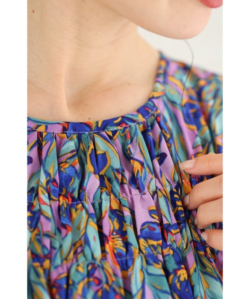 cawaii(カワイイ)の「鮮やかに描いた花のシャーリングミディアムワンピース(ワンピース・レディース・パープル・FREE)」の13枚目の写真