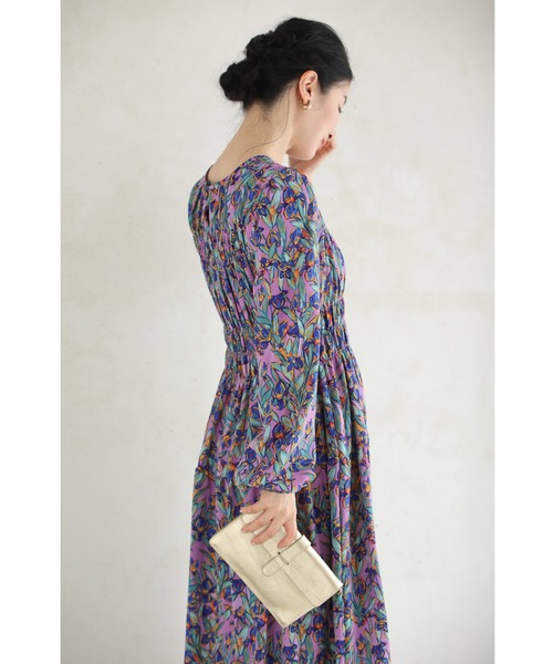 cawaii(カワイイ)の「鮮やかに描いた花のシャーリングミディアムワンピース(ワンピース・レディース・パープル・FREE)」の16枚目の写真