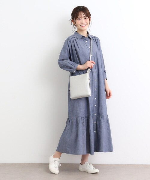 LAURA ASHLEY(ローラアシュレイ)の「【牛革レザー/ショルダー長さ調節可】フラットバッグ(ショルダーバッグ・レディース・ベージュ/ネイビー/ブラック/シルバー・00)」の6枚目の写真