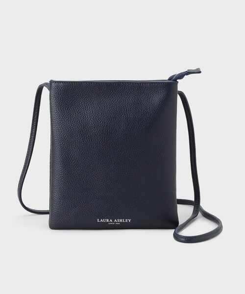 LAURA ASHLEY(ローラアシュレイ)の「【牛革レザー/ショルダー長さ調節可】フラットバッグ(ショルダーバッグ・レディース・ベージュ/ネイビー/ブラック/シルバー・00)」の15枚目の写真