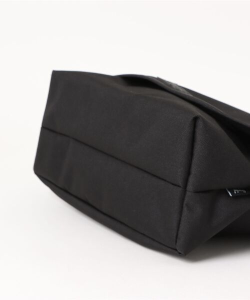 Herschel Supply(ハーシェルサプライ)の「【Herschel Supply/ハーシェルサプライ】 GRADE MID-VOLUME CROSSBODY 10687(ショルダーバッグ・メンズ・その他1/その他2・FREE)」の4枚目の写真