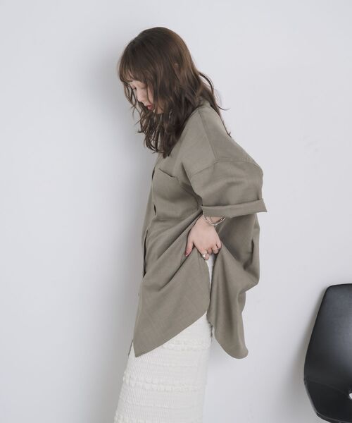 RETRO GIRL(レトロガール)の「ワイドシルエットシャツ(シャツ/ブラウス・レディース・ベージュ/ナチュラル/ブラック/チャコールグレー・FREE)」の15枚目の写真