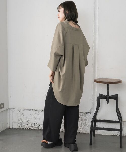 RETRO GIRL(レトロガール)の「ワイドシルエットシャツ(シャツ/ブラウス・レディース・ベージュ/ナチュラル/ブラック/チャコールグレー・FREE)」の22枚目の写真