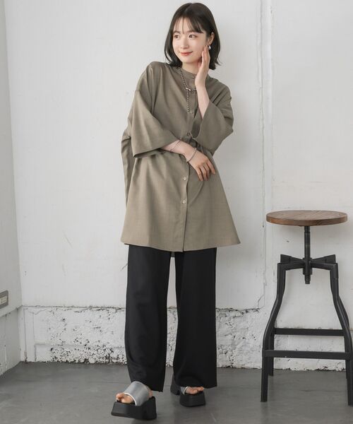 RETRO GIRL(レトロガール)の「ワイドシルエットシャツ(シャツ/ブラウス・レディース・ベージュ/ナチュラル/ブラック/チャコールグレー・FREE)」の20枚目の写真