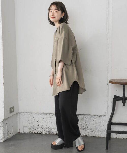 RETRO GIRL(レトロガール)の「ワイドシルエットシャツ(シャツ/ブラウス・レディース・ベージュ/ナチュラル/ブラック/チャコールグレー・FREE)」の19枚目の写真