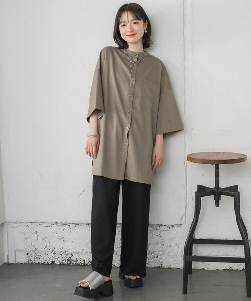 RETRO GIRL(レトロガール)の「ワイドシルエットシャツ(シャツ/ブラウス・レディース・ベージュ/ナチュラル/ブラック/チャコールグレー・FREE)」の18枚目の写真