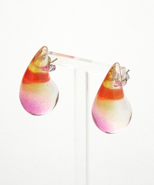 an meets zakka(アンミツザッカ)の「an meets zakka クリアグラデーションティアドロップアクリルピアス(ピアス(両耳用)・レディース・ブラック系/グリーン系/ブルー系/ピンク系1/ピンク系2/ピンク系3/レッド系1/レッド系2/クリア/ブラウン系・ONESIZE)」の7枚目の写真